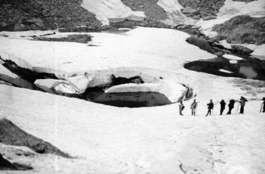 Alpinistes a la glacera del llac deth Horo