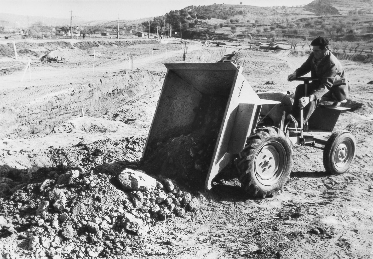 El dúmper 1000D,el primer de 4 rodes,equipat amb motor
Díter de gasoil.