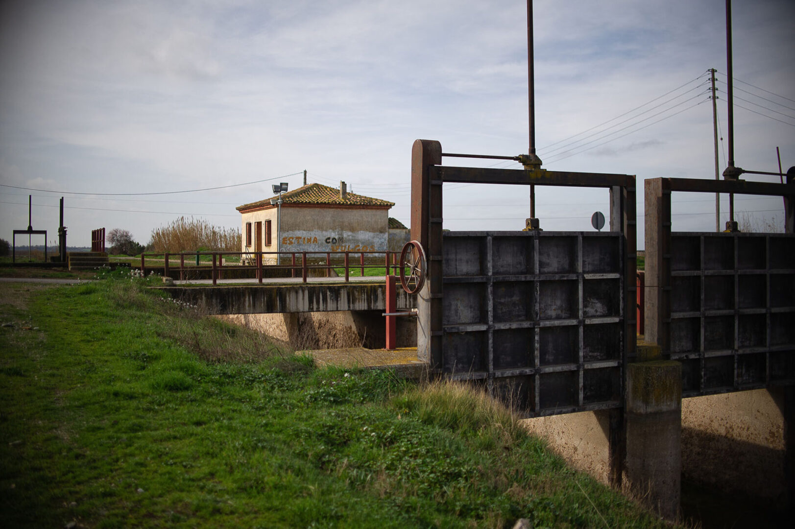 Comportes i unade les caselles delcanal auxiliar.