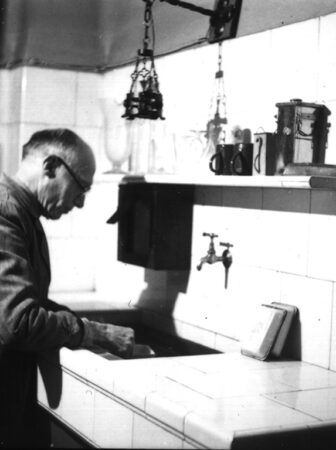 Josep Maria Argilga al laboratori